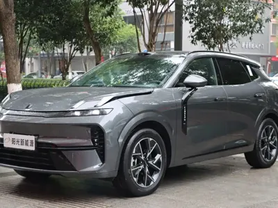Lynk & Co 08 EM-P · 2025 год