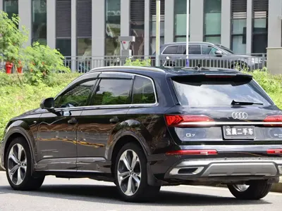 Audi Q7 2021, 70000 км, за 318000 CNY