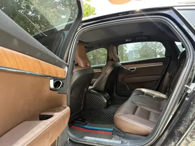 Volvo S90 2021, 65000 км, за 119800 CNY