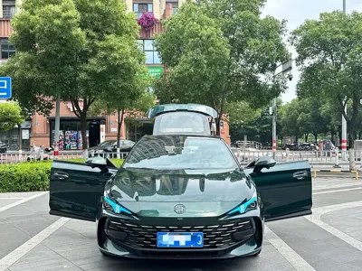MG MG7 2023, 40000 км, за 88000 CNY
