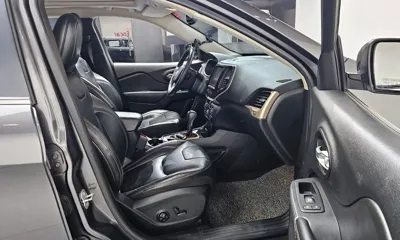 Jeep Cherokee 2016, 132771 км, за 7300000 KRW - фото 11