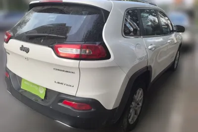 Jeep Cherokee 2017, 92600 км, за 42990.36 CNY - фото 6