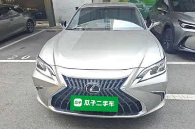 Lexus ES 2022, 33600 км, за 212474.46 CNY