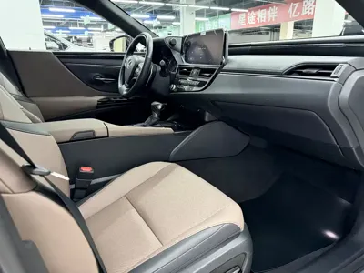 Lexus ES 2024, 24000 км, за 191800 CNY - фото 4
