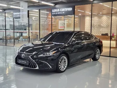Lexus ES · 2025 год