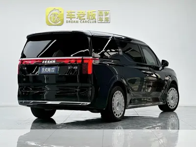 Zeekr 009 2024, 14000 км, за 638000 CNY