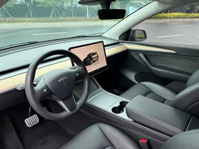 Tesla Model Y 2022, 137000 км, за 116600 CNY