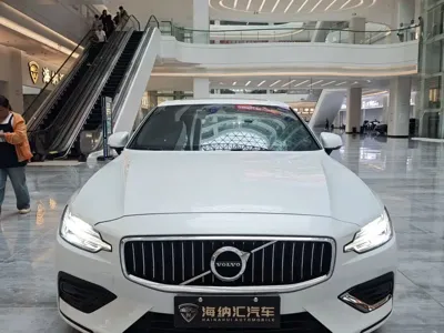 Volvo S60 2020, 16000 км, за 105800 CNY