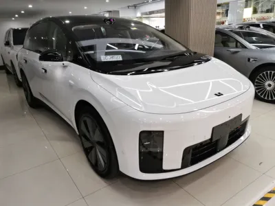 Li Auto Li Auto i8 2025, 10400 км, за 321571.14 CNY