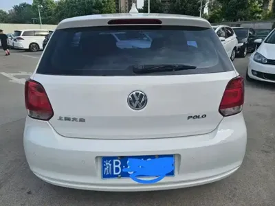 Volkswagen Polo 2011, 80000 км, за 12800 CNY