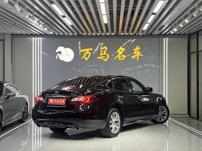 Infiniti Q70 2013, 130000 км, за 36000 CNY