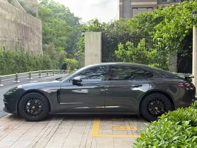 Porsche Panamera 2017, 80000 км, за 438000 CNY