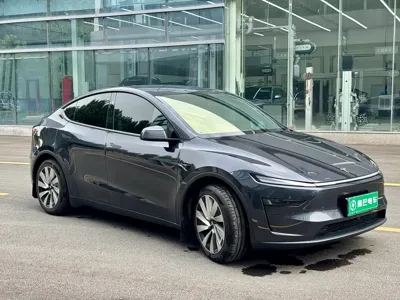 Tesla Model Y 2025, 17800 км, за 259800 CNY