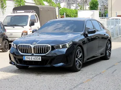 BMW 5-Series 2025, 13000 км, за 90800000 KRW
