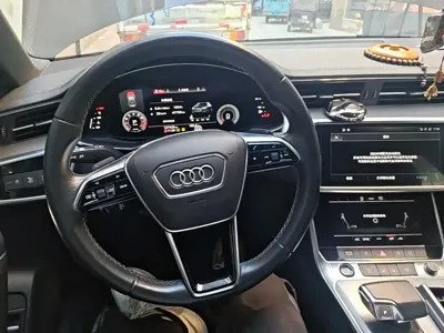 Audi A6L 2021, 137900 км, за 163900 CNY - фото 7