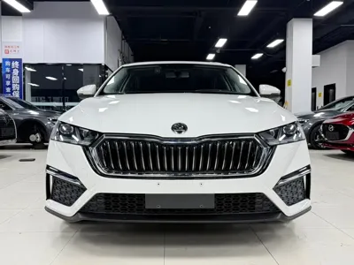 Skoda Octavia 2022, 30000 км, за 133800 CNY