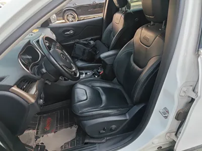 Jeep Cherokee 2016, 71400 км, за 41263.35 CNY - фото 18
