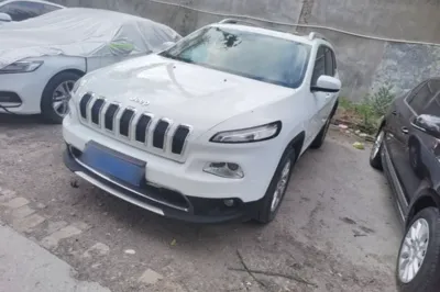 Jeep Cherokee · 2017 год