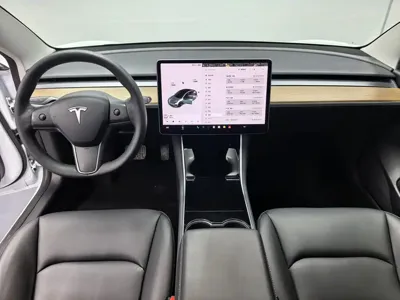 Tesla Model 3 2021, 106000 км, за 109800 CNY