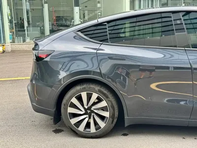 Tesla Model Y 2025, 17800 км, за 259800 CNY - фото 6