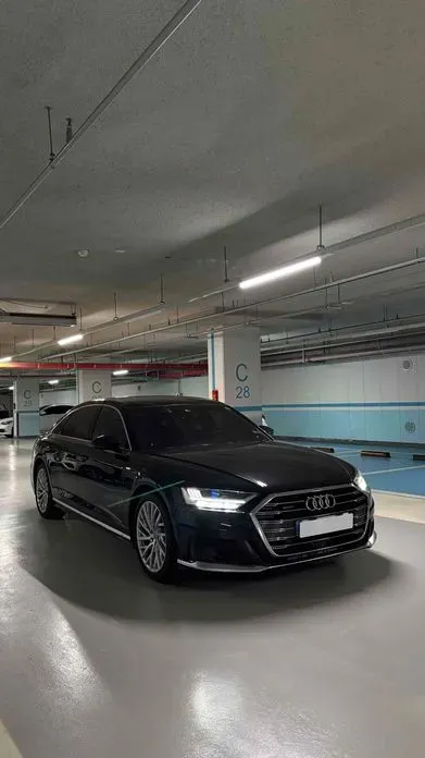 Audi A8 · 2020 год