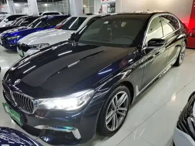 BMW 7 Series · 2018 год