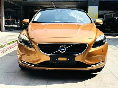 Volvo V40 2013, 120000 км, за 21800 CNY