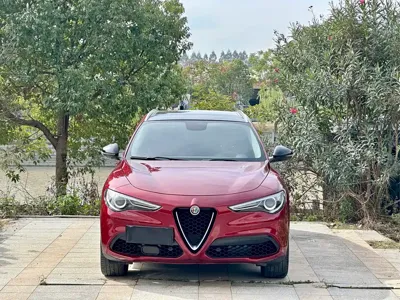 Alfa Romeo Stelvio 2017, 83000 км, за 95000 CNY