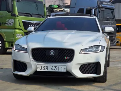 Jaguar XF · 2017 год