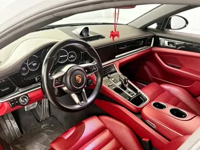 Porsche Panamera 2017, 180000 км, за 328000 CNY