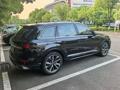 Audi Q7 2020, 91000 км, за 228000 CNY