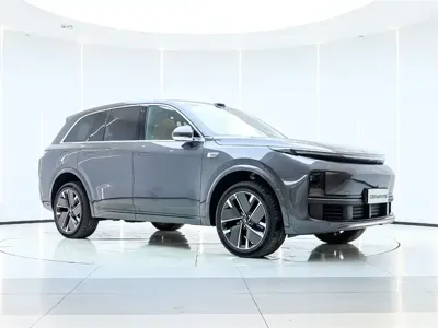 Li Auto Li L8 2025, 4500 км, за 282800 CNY
