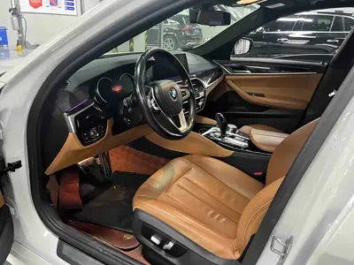 BMW 5 Series 2018, 121000 км, за 108800 CNY