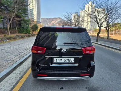 Kia Canival 2018, 101627 км, за 13900000 KRW - фото 3