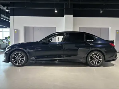 BMW 3 Series 2021, 105000 км, за 122000 CNY