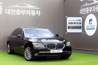BMW 7-Series · 2012 год