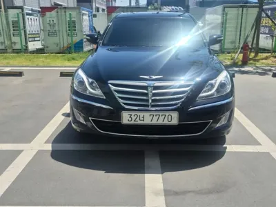 Hyundai Genesis · 2012 год