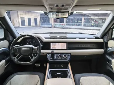 Land Rover Defender 2021, 54000 км, за 478000 CNY