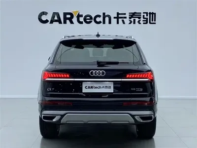 Audi Q7 2023, 52900 км, за 393800 CNY