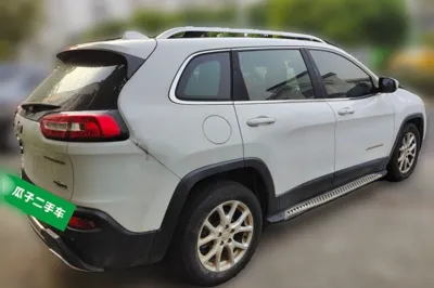 Jeep Cherokee 2016, 137500 км, за 40971.36 CNY