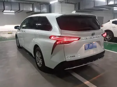Toyota Sienna 2022, 51200 км, за 233800 CNY - фото 5