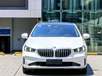 BMW 5 Series 2024, 10000 км, за 258500 CNY