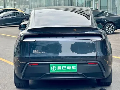 Tesla Model Y 2025, 17800 км, за 259800 CNY - фото 8