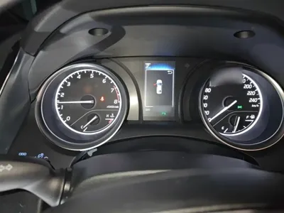 Toyota Camry 2023, 33200 км, за 105600 CNY