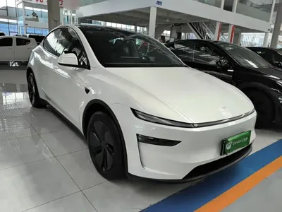 Tesla Model Y 2025, 28300 км, за 223800 CNY