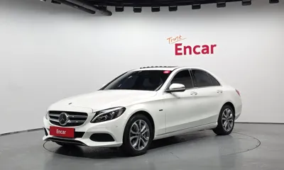 Mercedes-Benz C-Class · 2018 год