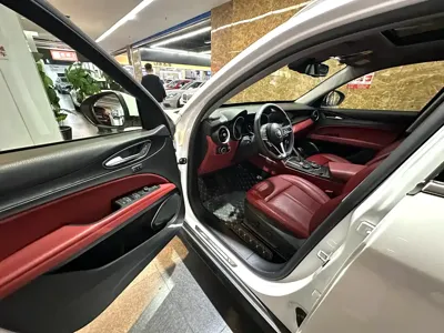 Alfa Romeo Stelvio 2018, 49000 км, за 88000 CNY - фото 6