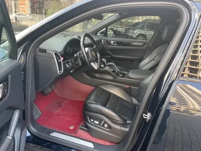 Porsche Cayenne 2019, 79000 км, за 338000 CNY