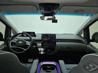 Hyundai Staria 2023, 5300 км, за 77750000 KRW - фото 5
