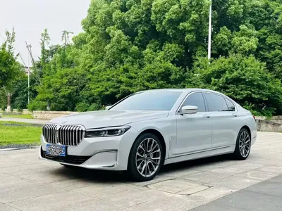 BMW 7 Series · 2015 год